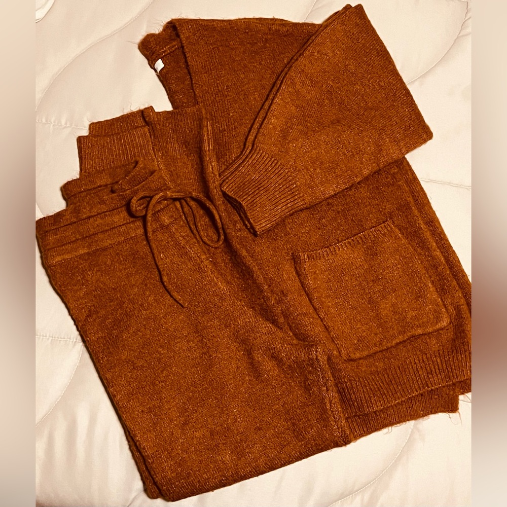 Set: Jogger & Sweater with Pocket - Picture 6 of 15